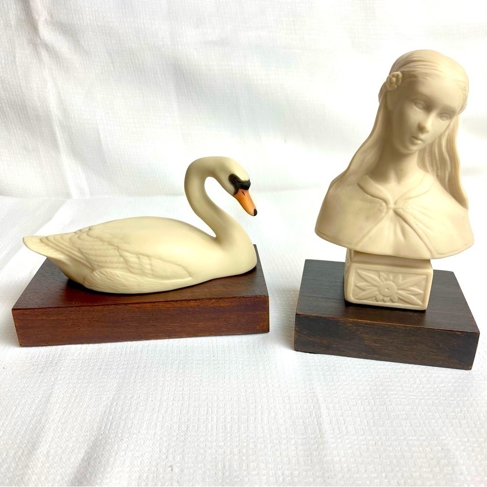 Lazlo Ispansky Pair of Vintage Signed Goebel Crafts Bisque Serenity & Swan Set